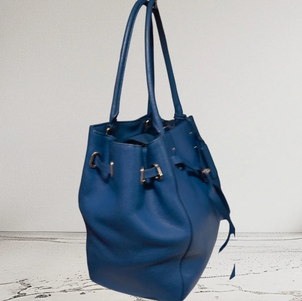 Authentic Coach Blue Pebble Leather Tie Turn-lock Shoulder Bag- EUC - Picture 4 of 9